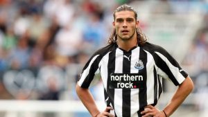 Andy Carroll từng là một sản phẩm tốt của lò đào tạo trẻ Newcastle