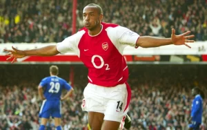 Thierry Henry cũng là một cái tên xuất sắc ở vị trí tiền đạo